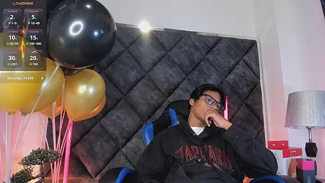 LiamKron 在線直播表演
