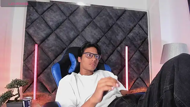 Chat +18 de LiamKron ao vivo