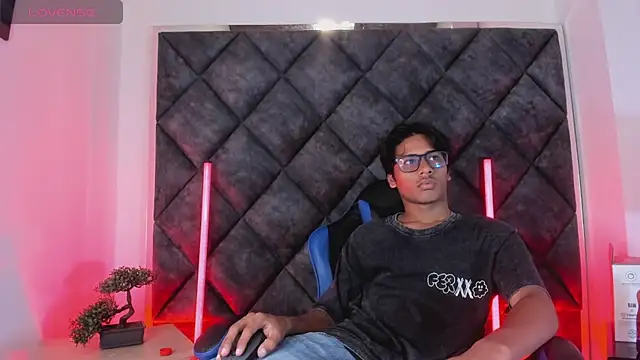 LiamKron 在線直播表演