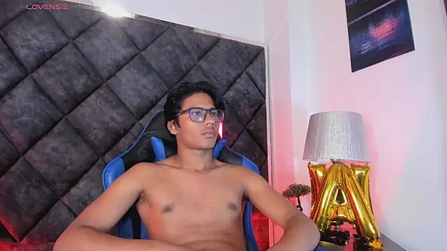 Show modela LiamKron na web-kameri
