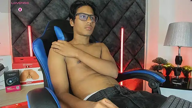 LiamKron Adlı Modelin Web Kamerası Şovu
