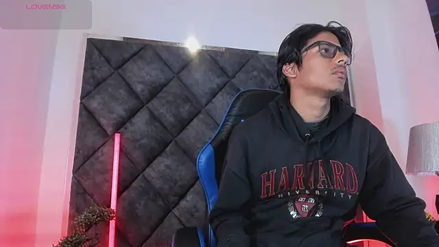 LiamKron 在線直播表演