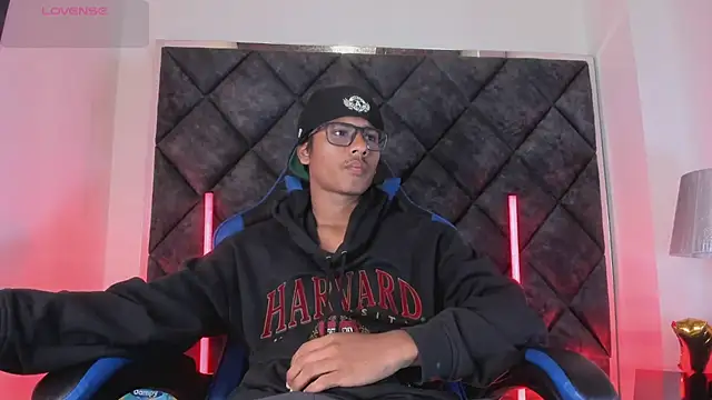 Show modela LiamKron na web-kameri