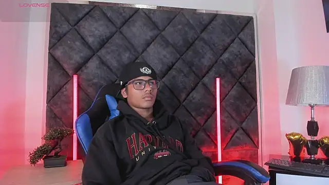 LiamKron 在線直播表演