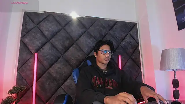 Show modela LiamKron na web-kameri