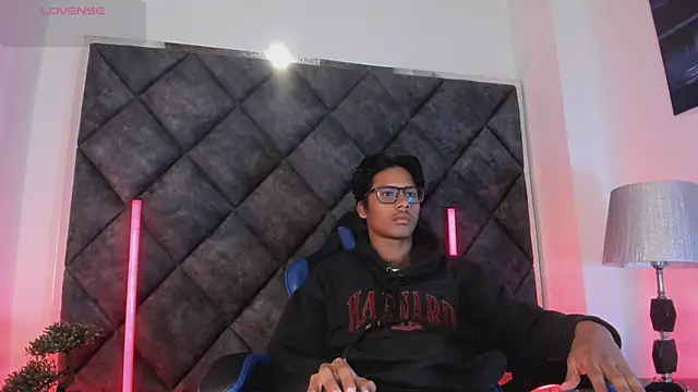 Show modela LiamKron na web-kameri
