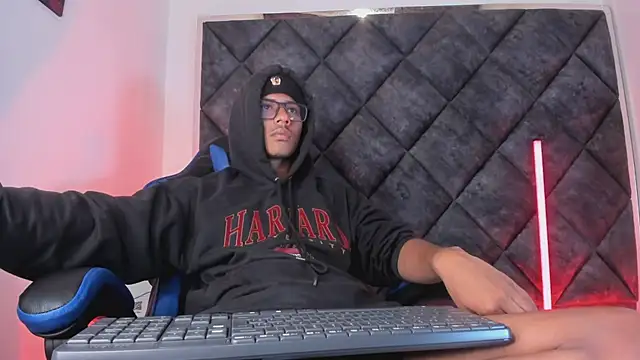 Show modela LiamKron na web-kameri