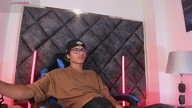 LiamKron Adlı Modelin Web Kamerası Şovu