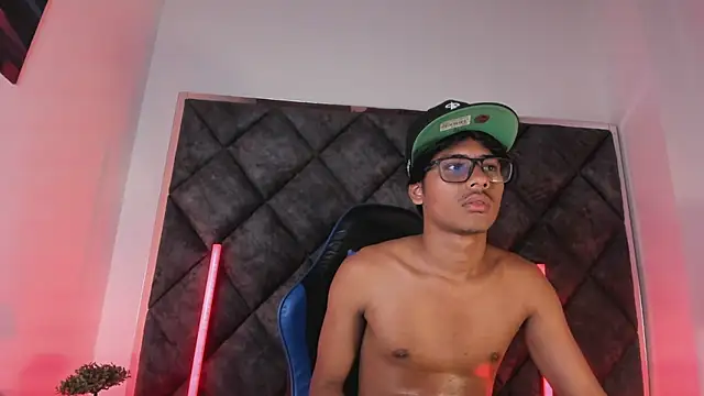 LiamKron Pertunjukan Webcam