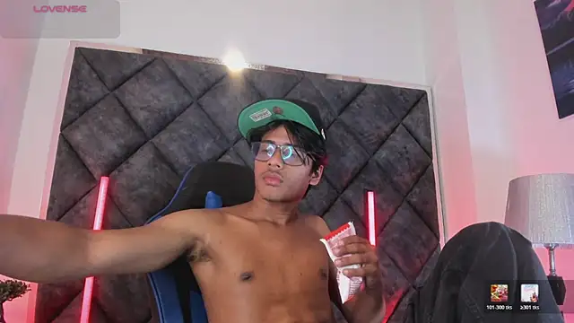 Show modela LiamKron na web-kameri