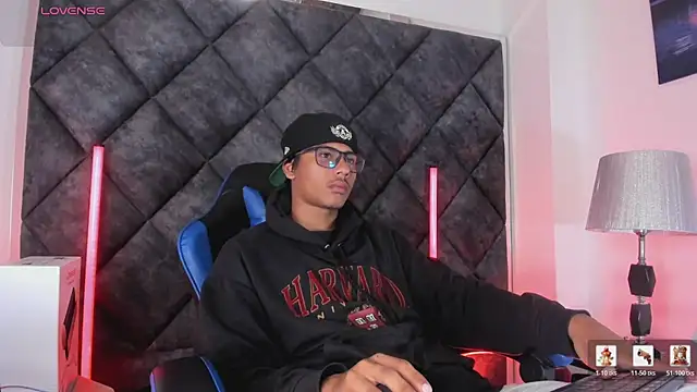 Show modela LiamKron na web-kameri