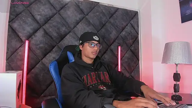 LiamKron webkamerás műsora