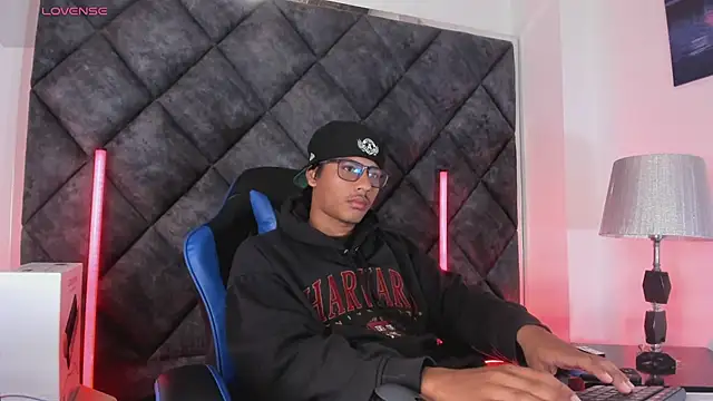 Show modela LiamKron na web-kameri