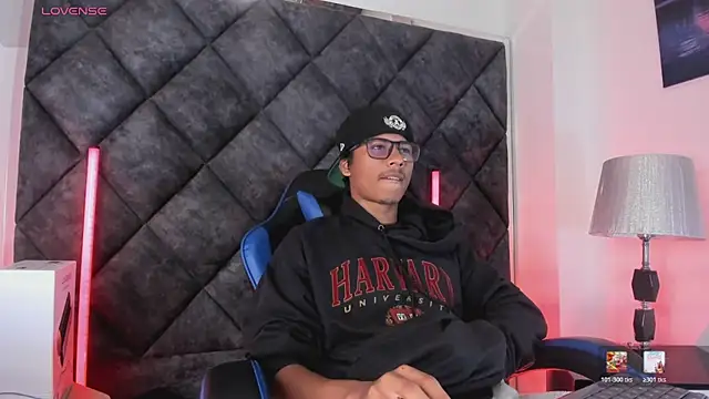 LiamKron webkamerás műsora