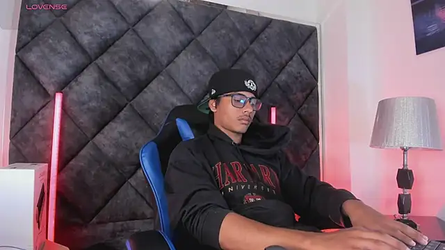 LiamKron webkamerás műsora