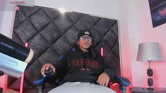 LiamKron 在線直播表演