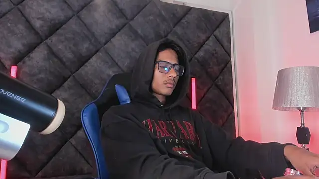 LiamKron Adlı Modelin Web Kamerası Şovu