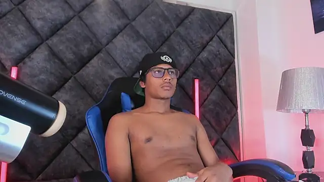 Show modela LiamKron na web-kameri