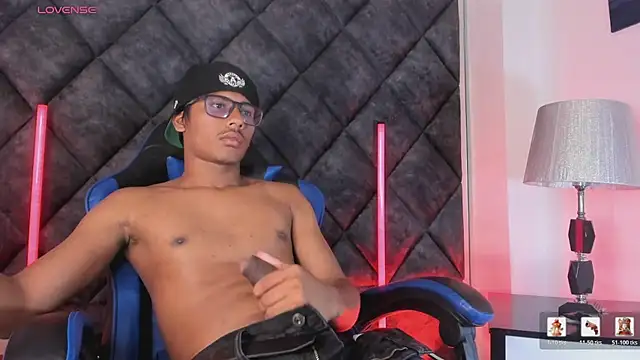 Show modela LiamKron na web-kameri