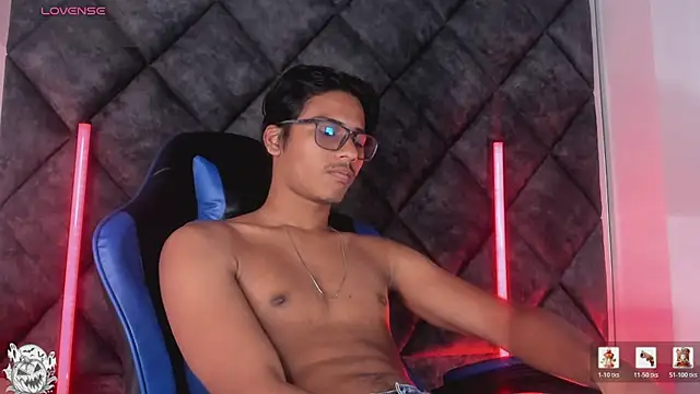Show modela LiamKron na web-kameri