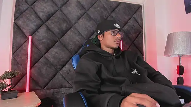 LiamKron 在線直播表演