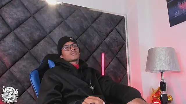 LiamKron webkamerás műsora