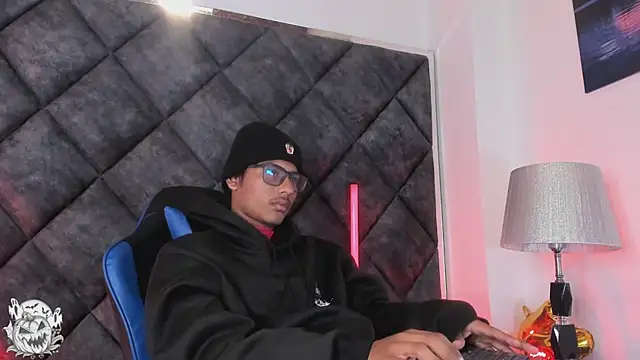 LiamKron webkamerás műsora