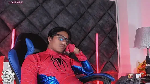 Show modela LiamKron na web-kameri
