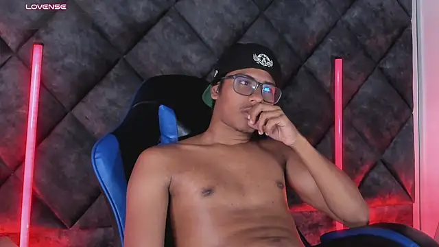 Show modela LiamKron na web-kameri