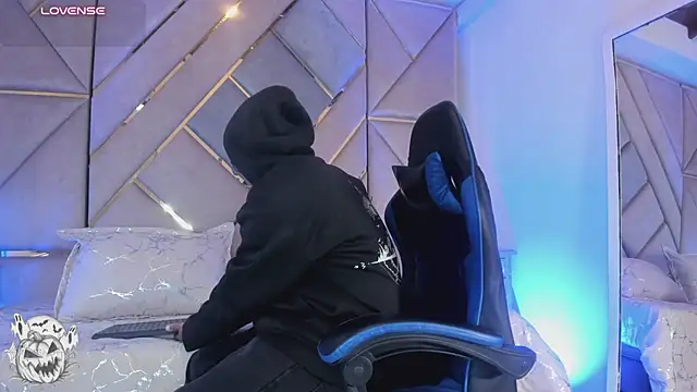 LiamKron webkamerás műsora