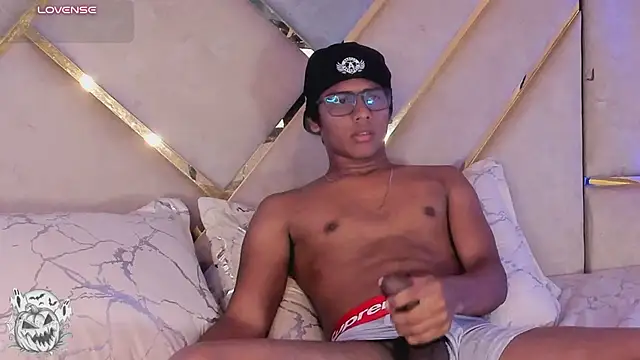 LiamKron 在線直播表演