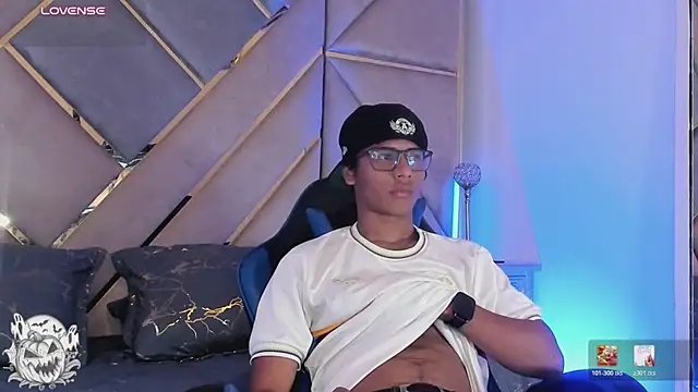 Show modela LiamKron na web-kameri