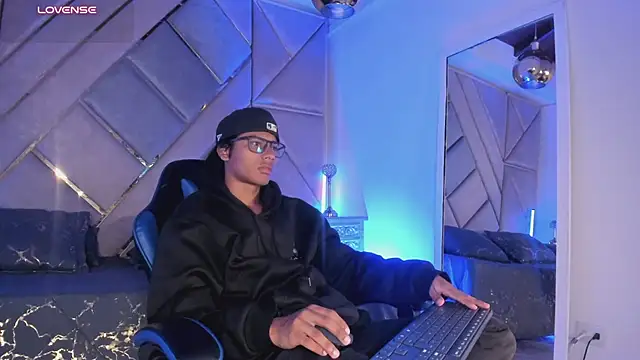 LiamKron webkamerás műsora