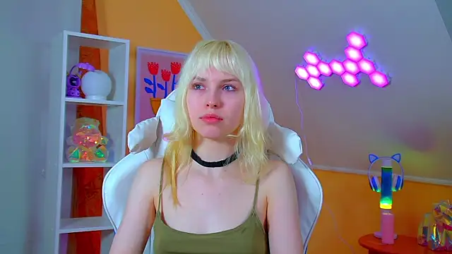 HannahHollis: διαδικτυακό σόου στην κάμερα