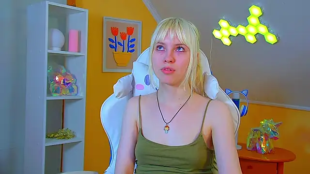 HannahHollis Show in webcam