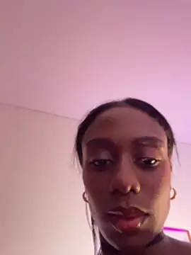 Zoe_Ravenn Pertunjukan Webcam