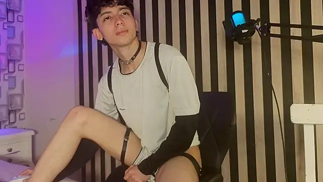 Show modela Twink_Sebas7 na web-kameri