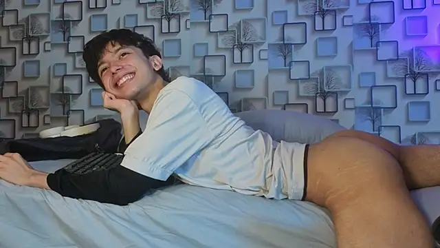Twink_Sebas7's Webcam Show