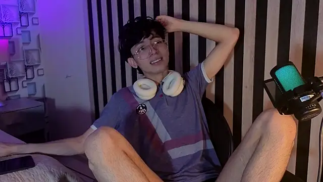 Pokazy przed kamerką – Twink_Sebas7