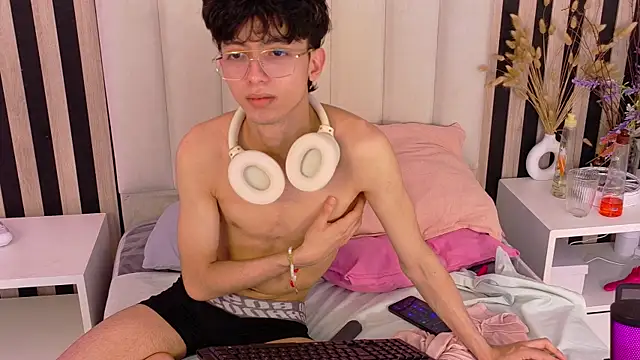Twink_Sebas7 Show Webcam