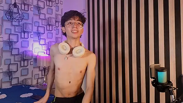 Twink_Sebas7 在線直播表演