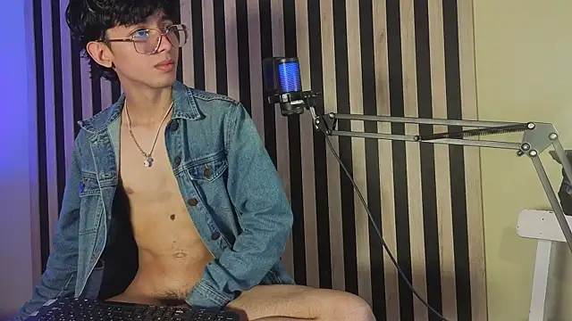 Twink_Sebas7 在線直播表演