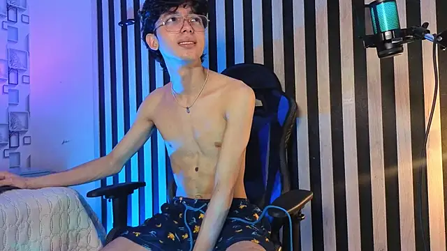 Twink_Sebas7 Show in webcam
