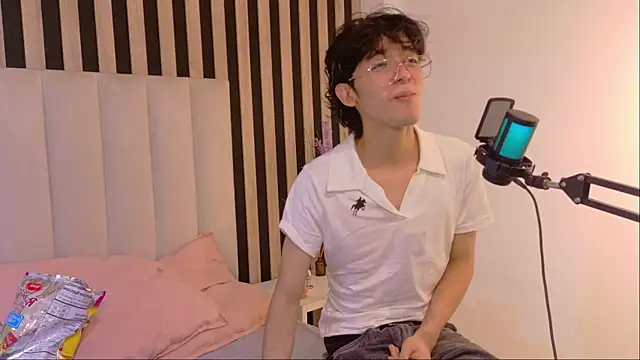 Show modela Twink_Sebas7 na web-kameri
