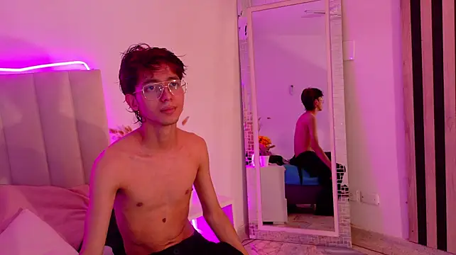 Twink_Sebas7's Webcam Show