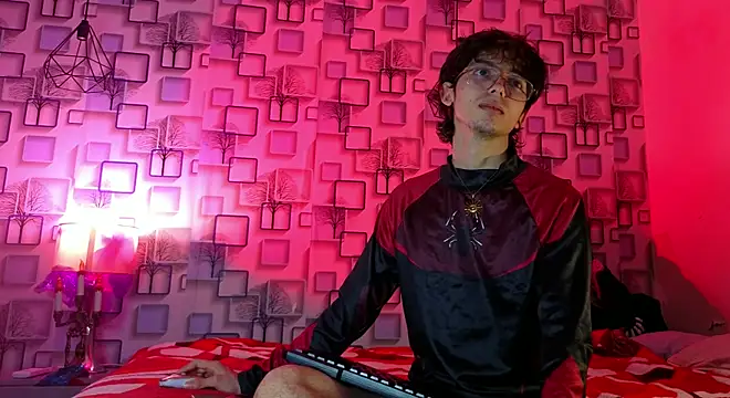 Twink_Sebas7 Show in webcam