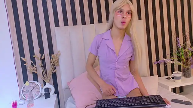 Show modela Nano_Kawaii na web-kameri