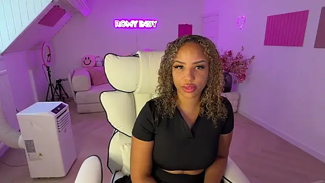 RomyIndyXXX webcam show