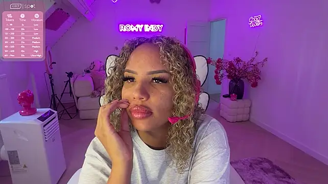 RomyIndyXXX webcam show