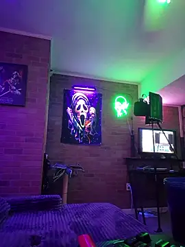 Pokazy przed kamerką – chronic_vibez
